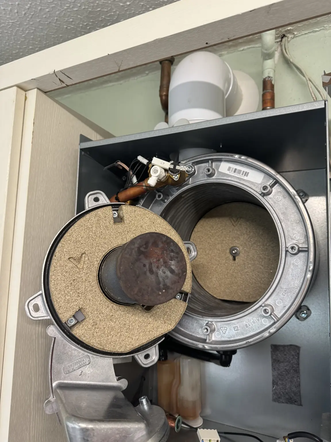 Boiler burner after cleaning and replacement insulation pads